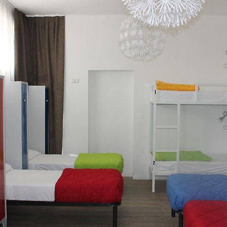 Lake Garda Beach Hostel Padenghe sul Garda Exteriér fotografie