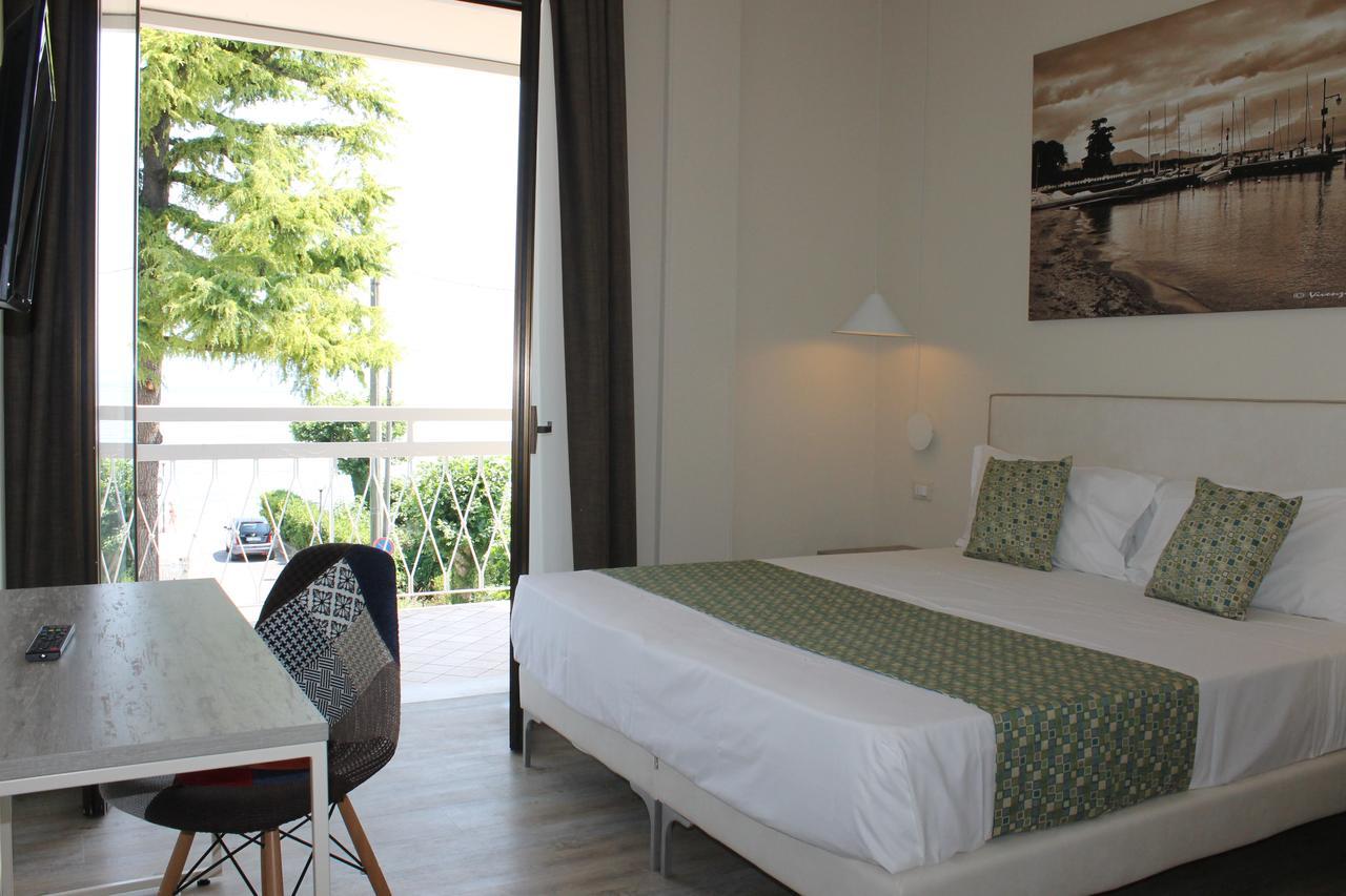 Lake Garda Beach Hostel Padenghe sul Garda Exteriér fotografie